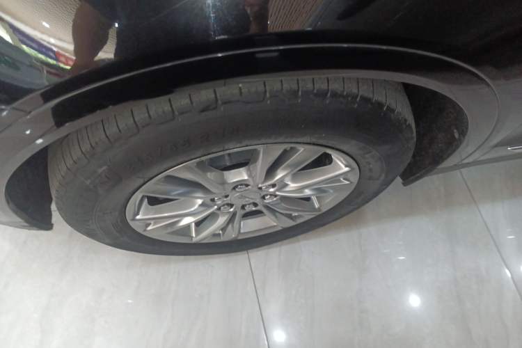 Used Cadillac XT5 2021 2.0T Two-Wheel Drive Luxury Version Left Front Wheel Hub