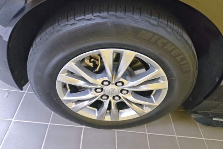 Used Cadillac XT5 2021 28T Luxury Model Left Front Wheel Hub