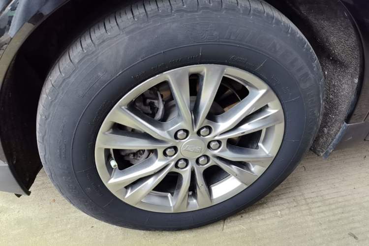 Used Cadillac XT5 2021 28T Four-Wheel Drive Luxury Version Left Front Wheel Hub