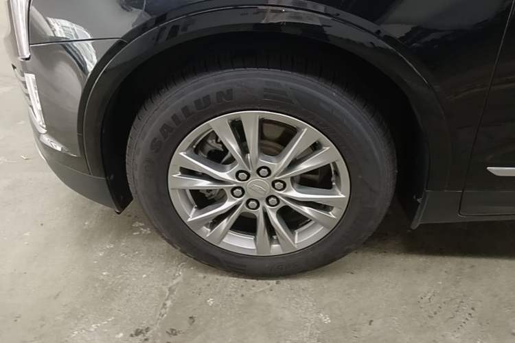 Used Cadillac XT5 2021 28T Luxury Model Left Front Wheel Hub