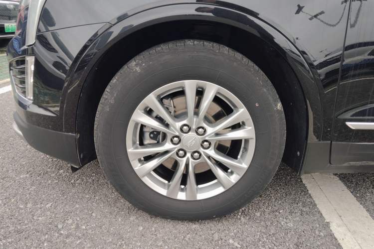Used Cadillac XT5 2021 2.0T Two-Wheel Drive Luxury Version Left Front Wheel Hub