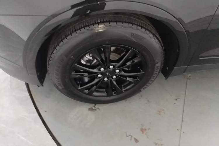 Used Cadillac XT5 2021 28T Luxury Model Left Front Wheel Hub
