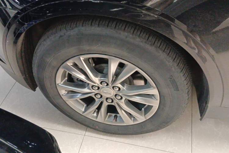 Used Cadillac XT5 2021 2.0T Two-Wheel Drive Luxury Version Left Front Wheel Hub