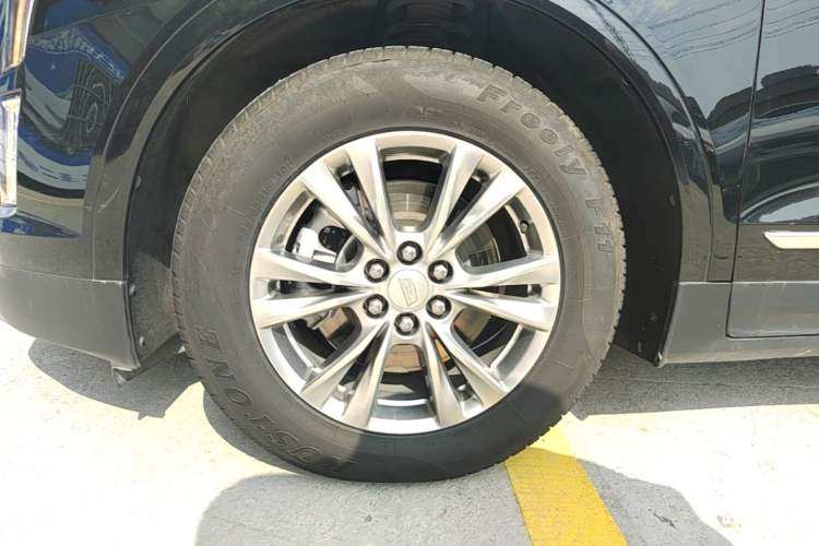 Used Cadillac XT5 2021 28T Luxury Model Left Front Wheel Hub