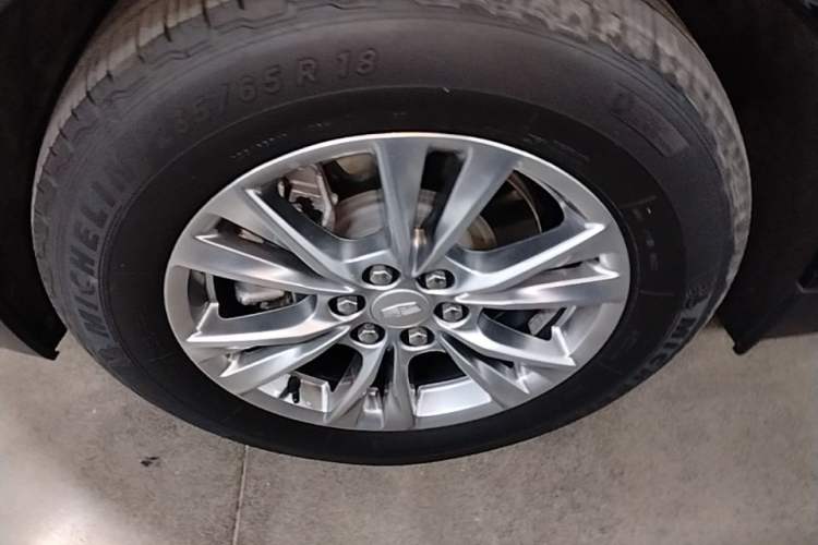 Used Cadillac XT5 2021 2.0T Two-Wheel Drive Luxury Version Left Front Wheel Hub