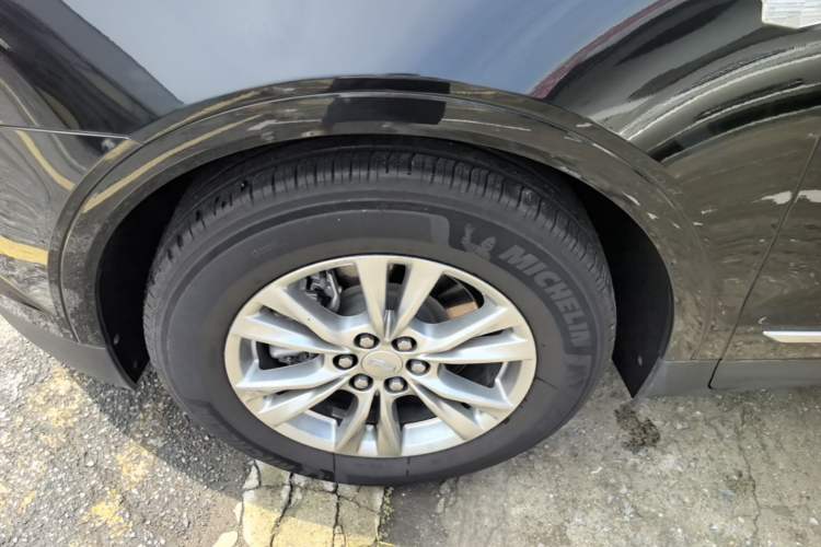 Used Cadillac XT5 2021 28T Luxury Model Left Front Wheel Hub