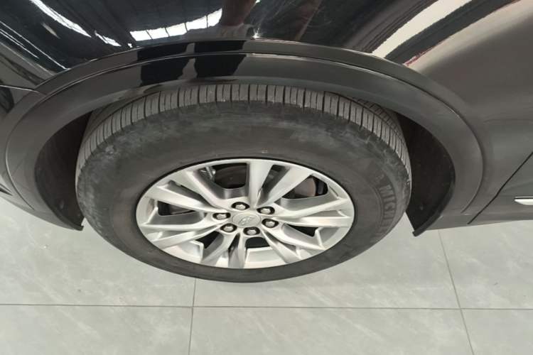 Used Cadillac XT5 2021 2.0T Two-Wheel Drive Luxury Version Left Front Wheel Hub