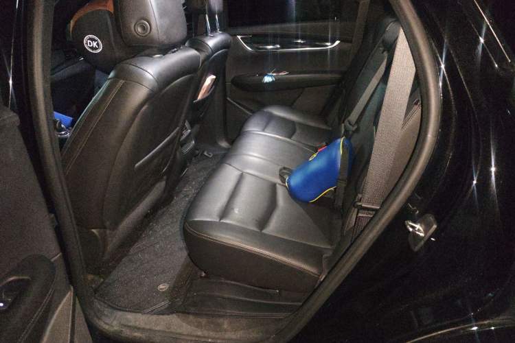 Used Cadillac XT5 2021 2.0T Four-Wheel Drive Luxury Version Left Rear Seat