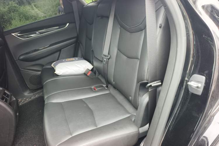 Used Cadillac XT5 2021 28T Four-Wheel Drive Luxury Version Left Rear Seat