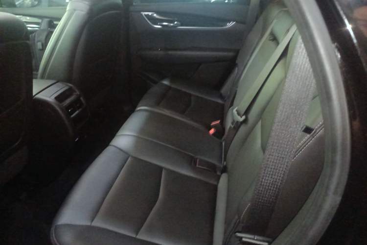Used Cadillac XT5 2021 2.0T Two-Wheel Drive Luxury Version Left Rear Seat