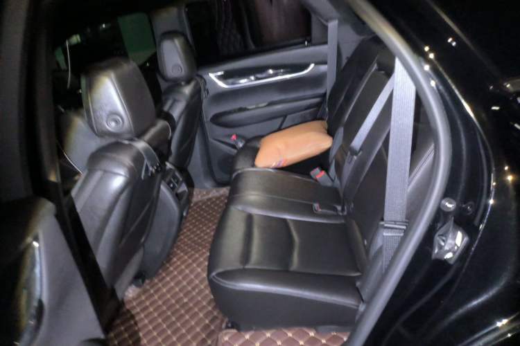Used Cadillac XT5 2021 2.0T Four-Wheel Drive Luxury Version Left Rear Seat