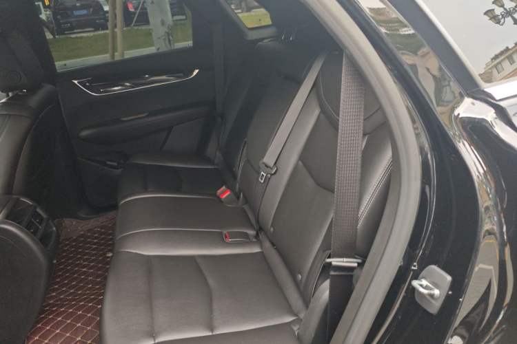 Used Cadillac XT5 2021 2.0T Two-Wheel Drive Luxury Version Left Rear Seat