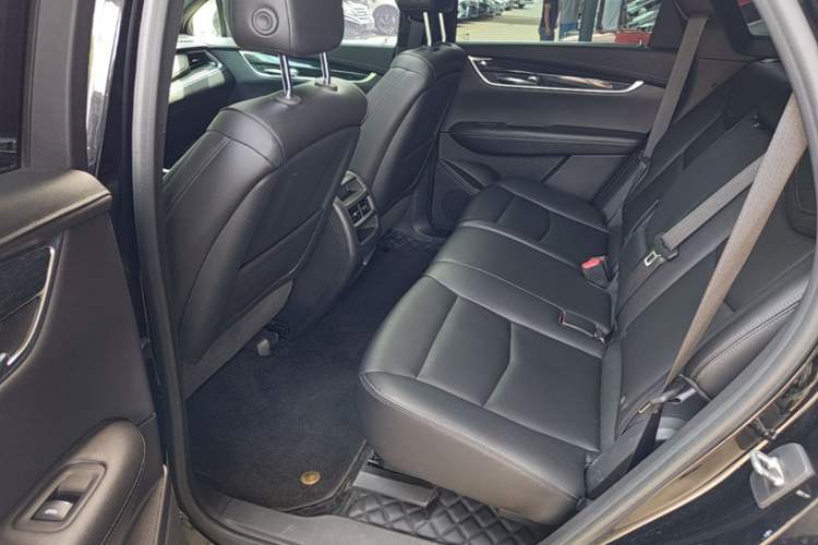Used Cadillac XT5 2021 2.0T Two-Wheel Drive Luxury Version Left Rear Seat
