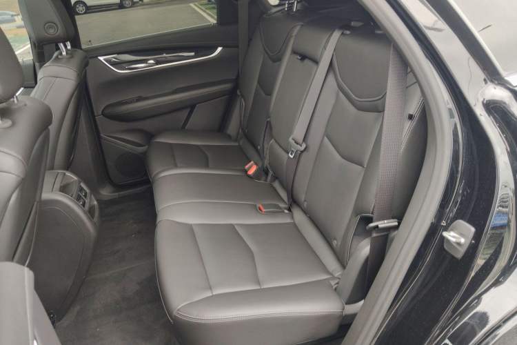 Used Cadillac XT5 2021 2.0T Two-Wheel Drive Luxury Version Left Rear Seat