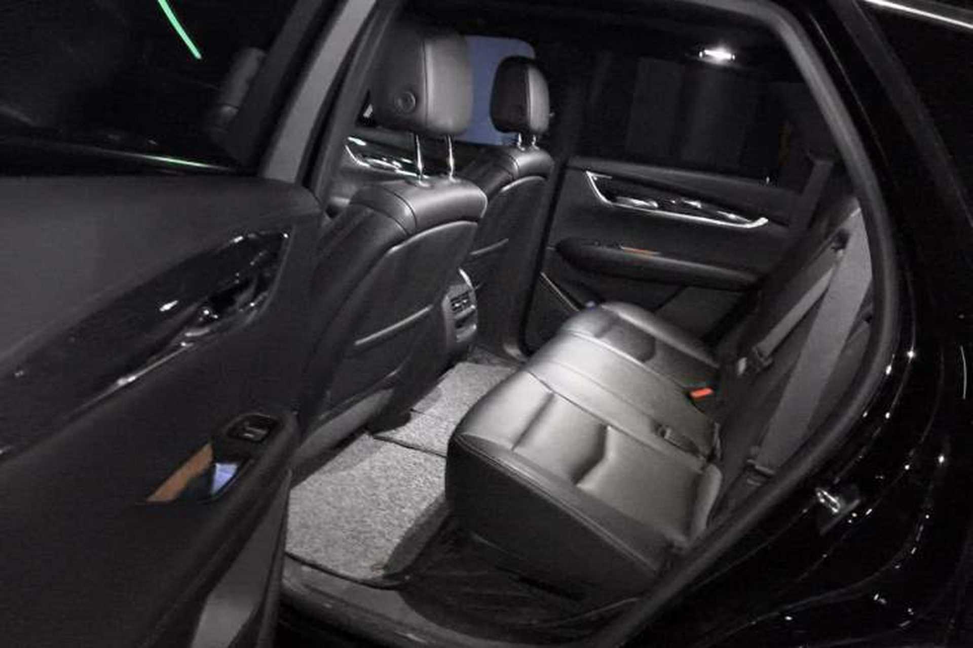 Used Cadillac XT5 2021 2.0T Two-Wheel Drive Luxury Version Left Rear Seat