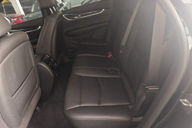 Used Cadillac XT5 2021 2.0T Two-Wheel Drive Luxury Version Left Rear Seat