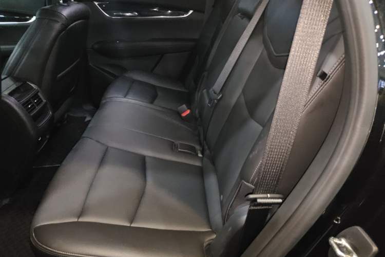 Used Cadillac XT5 2021 2.0T Two-Wheel Drive Luxury Version Left Rear Seat