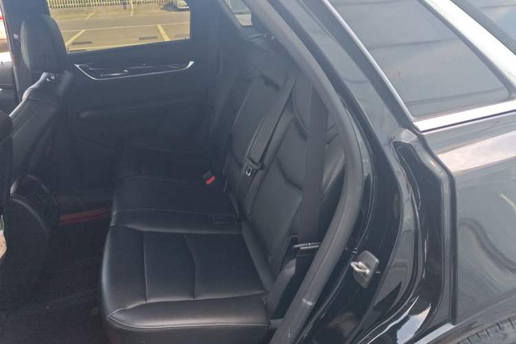 Used Cadillac XT5 2021 2.0T Two-Wheel Drive Luxury Version Left Rear Seat