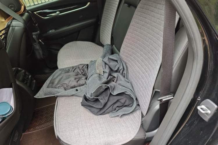 Used Cadillac XT5 2021 2.0T Two-Wheel Drive Luxury Version Left Rear Seat