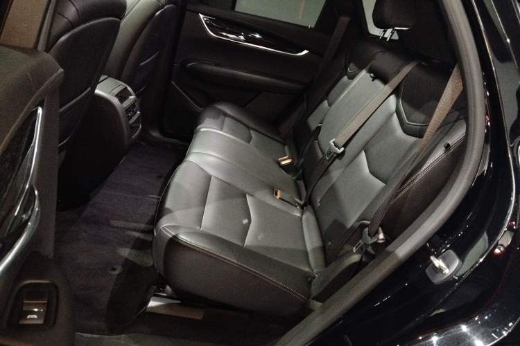 Used Cadillac XT5 2021 2.0T Two-Wheel Drive Luxury Version Left Rear Seat