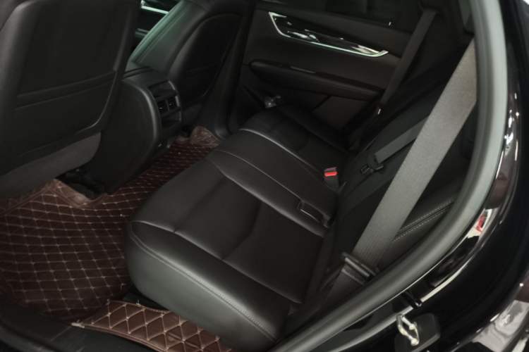 Used Cadillac XT5 2021 2.0T Two-Wheel Drive Luxury Version Left Rear Seat