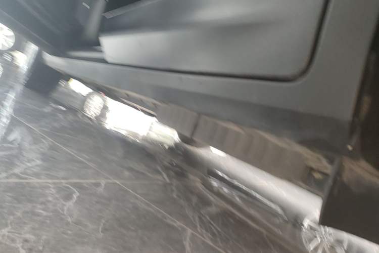 Used Cadillac XT5 2021 2.0T Two-Wheel Drive Luxury Version Left Side Sill