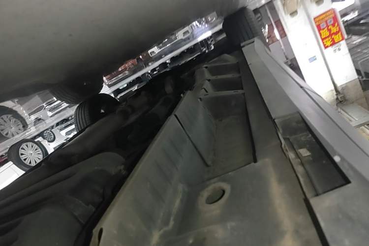 Used Cadillac XT5 2021 28T Luxury Model Left Side Sill