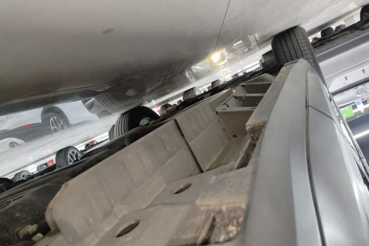 Used Cadillac XT5 2021 2.0T Two-Wheel Drive Luxury Version Left Side Sill