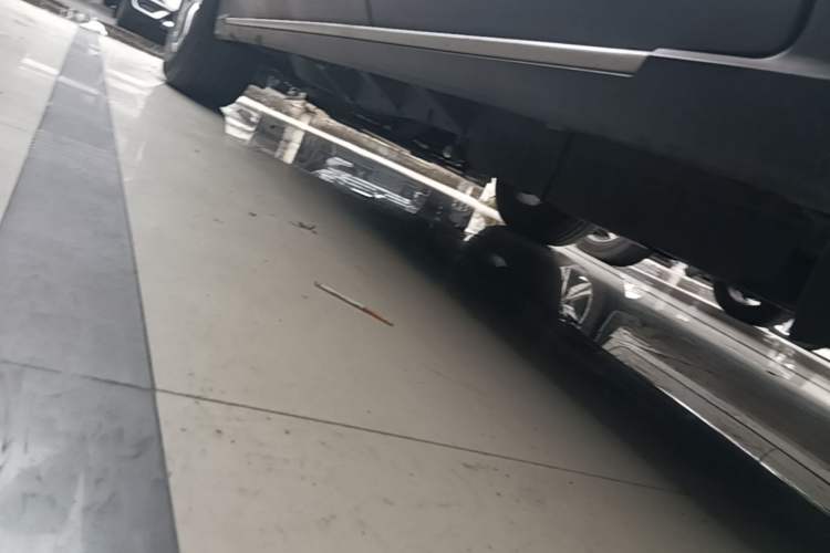 Used Cadillac XT5 2021 28T Luxury Model Left Side Sill