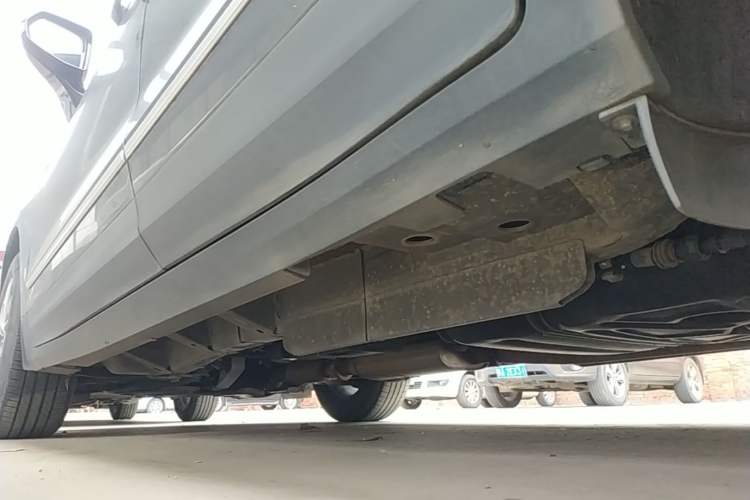 Used Cadillac XT5 2021 28T Luxury Model Left Side Sill