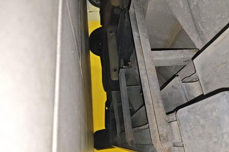 Used Cadillac XT5 2021 28T Luxury Model Left Side Sill