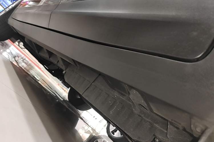 Used Cadillac XT5 2021 28T Luxury Model Left Side Sill