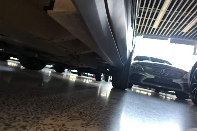 Used Cadillac XT5 2021 2.0T Four-Wheel Drive Luxury Version Left Side Sill