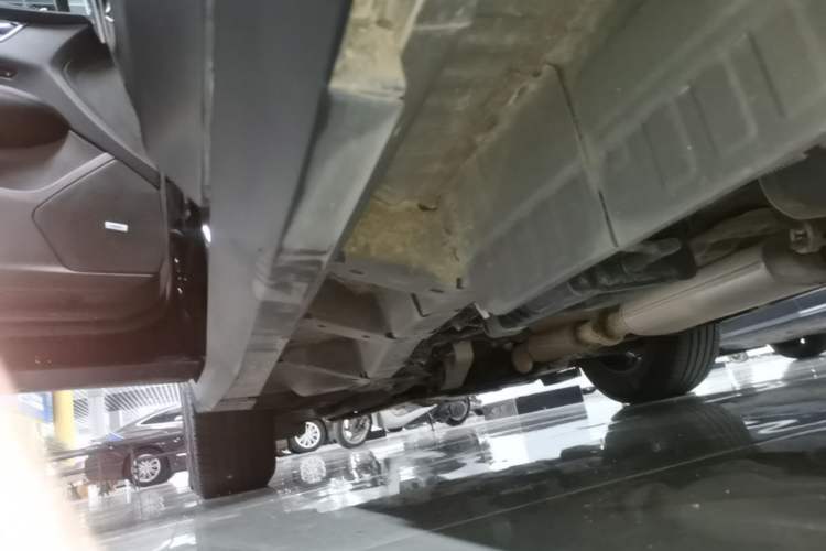 Used Cadillac XT5 2021 28T Luxury Model Left Side Sill
