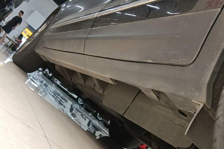 Used Cadillac XT5 2021 2.0T Two-Wheel Drive Luxury Version Left Side Sill