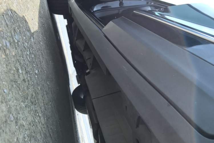 Used Cadillac XT5 2021 28T Luxury Model Left Side Sill