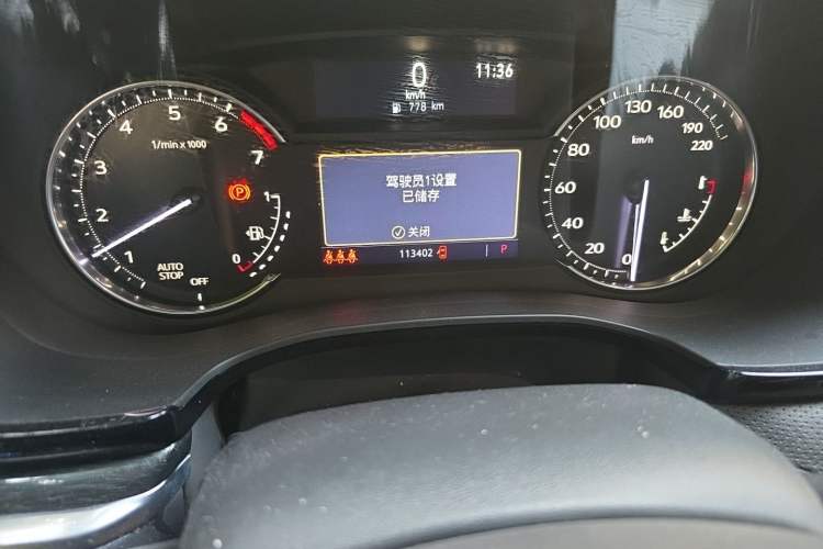 Used Cadillac XT5 2021 28T Luxury Model Odometer Close Up