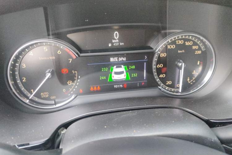 Used Cadillac XT5 2021 28T Luxury Model Odometer Close Up