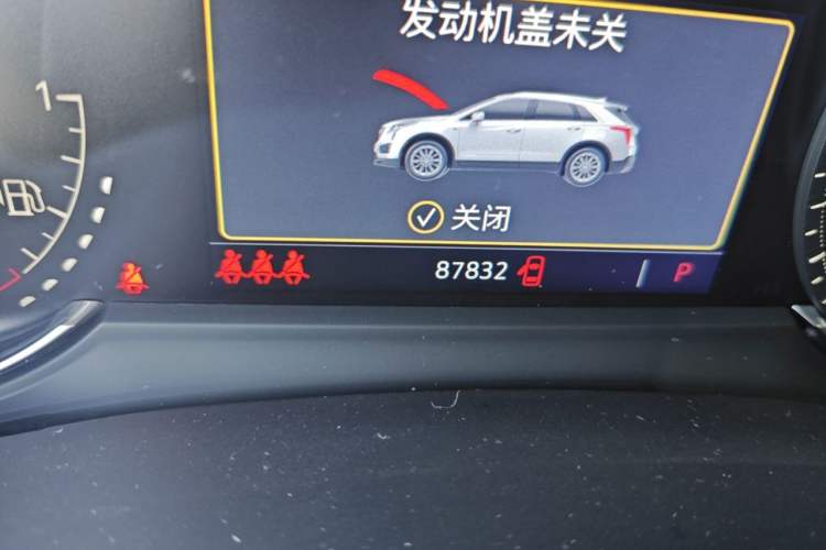 Used Cadillac XT5 2021 28T Luxury Model Odometer Close Up