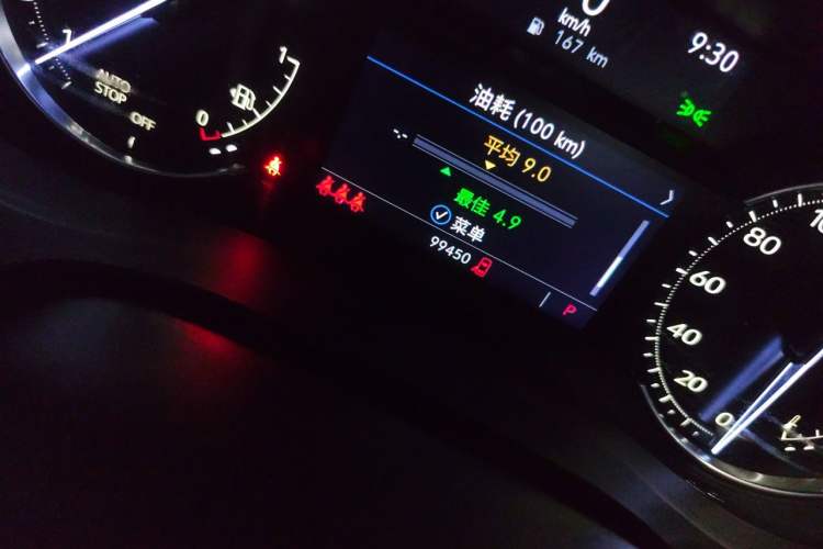 Used Cadillac XT5 2021 28T Luxury Model Odometer Close Up