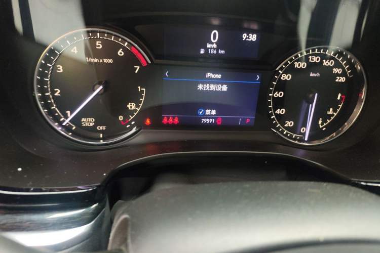 Used Cadillac XT5 2021 28T Luxury Model Odometer Close Up