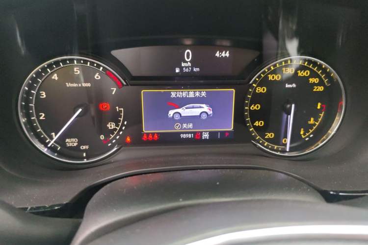 Used Cadillac XT5 2021 28T Four-Wheel Drive Tech Version Odometer Close Up