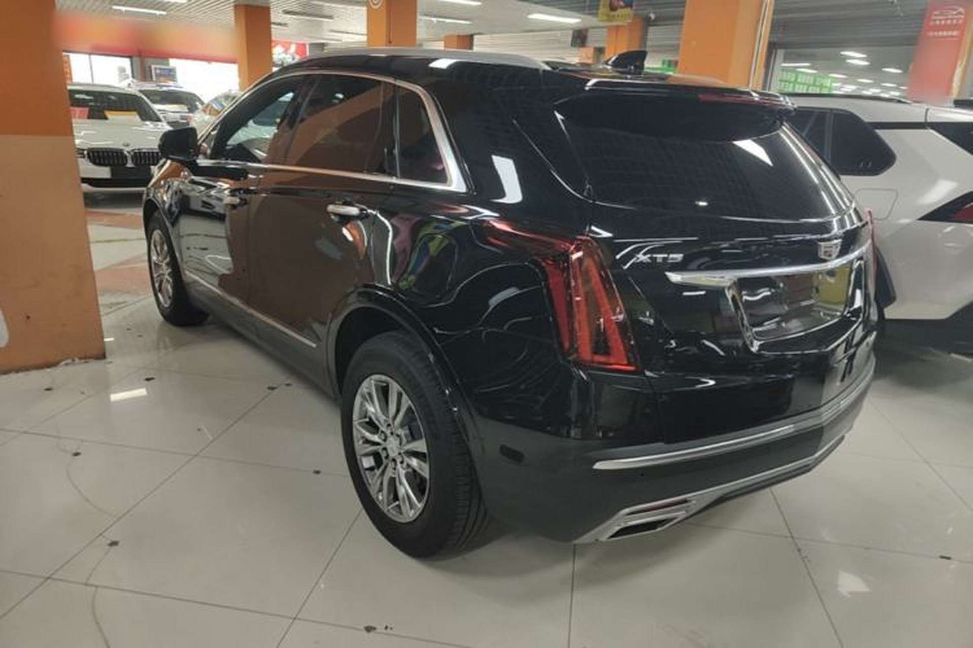 Used Cadillac XT5 2021 28T Luxury Model Rear Left 45 Deg