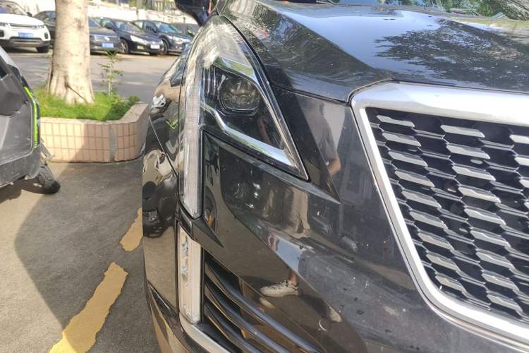 Used Cadillac XT5 2021 2.0T Two-Wheel Drive Luxury Version Right Front Headlight