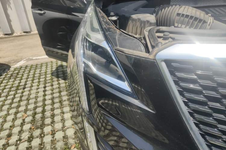 Used Cadillac XT5 2021 28T Four-Wheel Drive Luxury Version Right Front Headlight