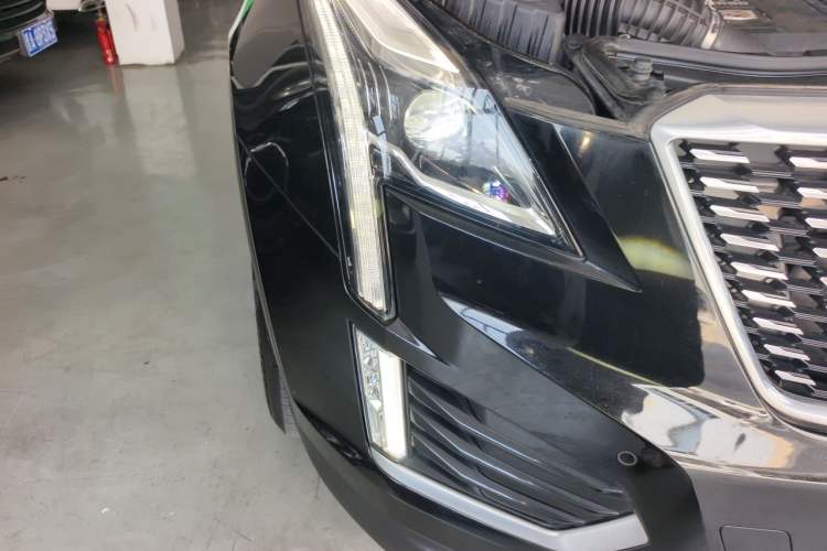 Used Cadillac XT5 2021 2.0T Two-Wheel Drive Luxury Version Right Front Headlight