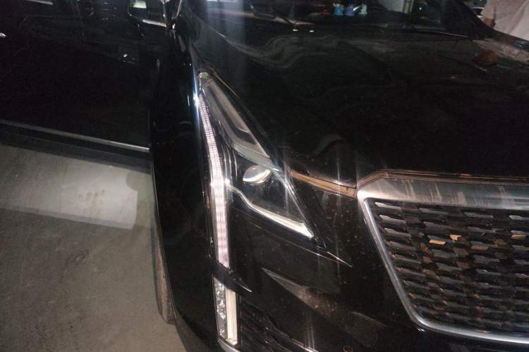 Used Cadillac XT5 2021 2.0T Four-Wheel Drive Luxury Version Right Front Headlight