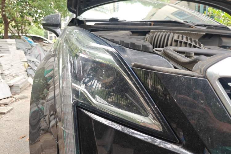 Used Cadillac XT5 2021 28T Luxury Model Right Front Headlight