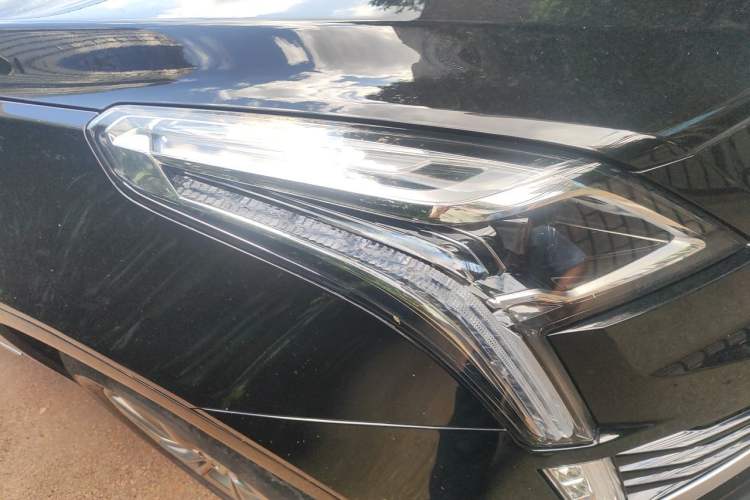 Used Cadillac XT5 2021 28T Luxury Model Right Front Headlight