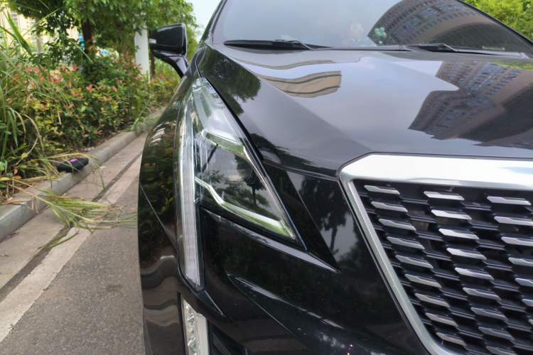 Used Cadillac XT5 2021 2.0T Two-Wheel Drive Luxury Version Right Front Headlight